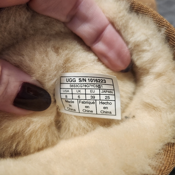 UGG Women's Classic Short Ii Boot - Picture 4 of 6